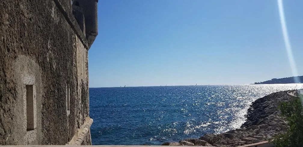 4P Vue Mer Et Montagne Menton 0*,  France
